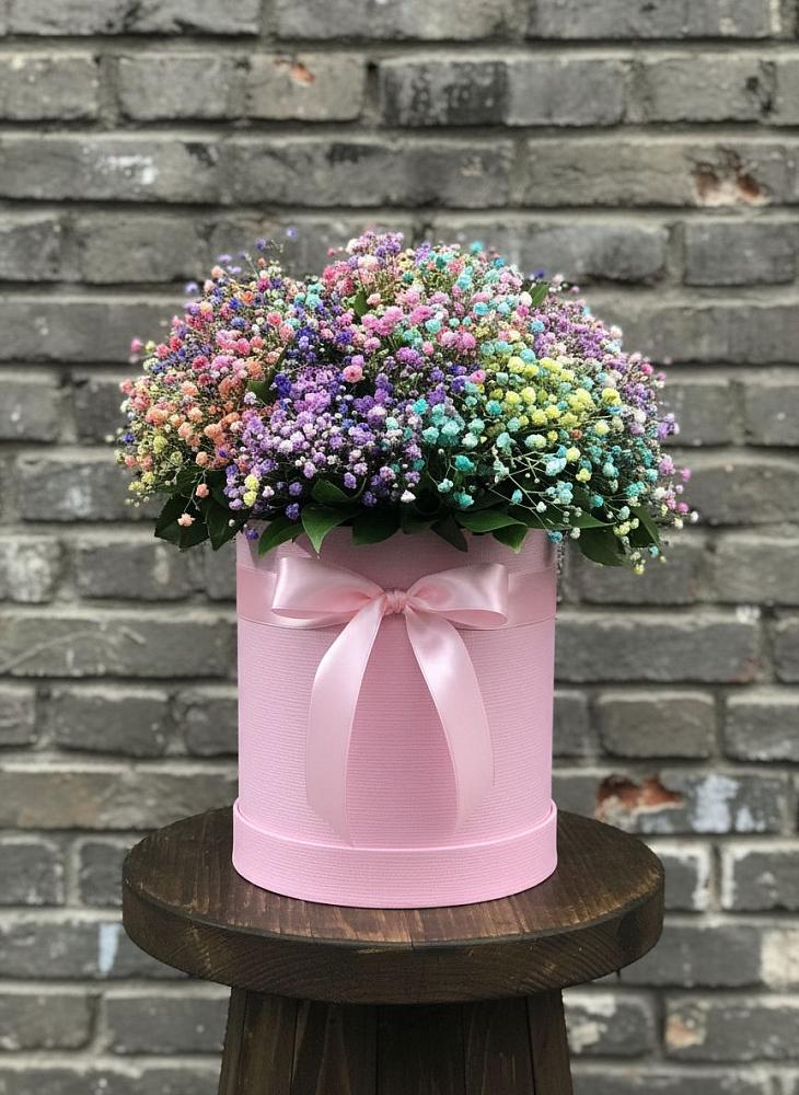 Цветочная композиция из Гипсофила и Розы в шляпной коробке в Фатеево