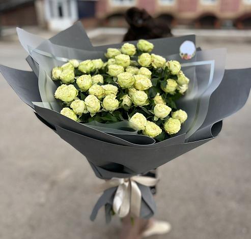Букет Белые кустовые розы Солинеро в Фатеево