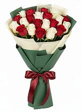 Букет Микс из красных и белых роз в Фатеево
