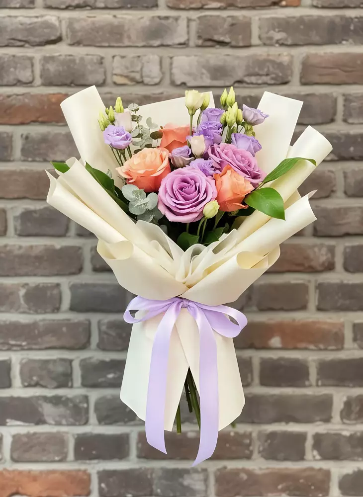 Букет цветов из: Лизиантусы и Розы в Фатеево