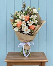 Букет цветов из:  Альстромерии, Лизиантусы, Розы и Хризантемы в Фатеево