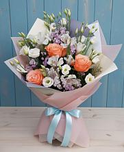 Букет цветов из:  Лизиантусы, Розы, Альстромерии и Гипсофила в Фатеево