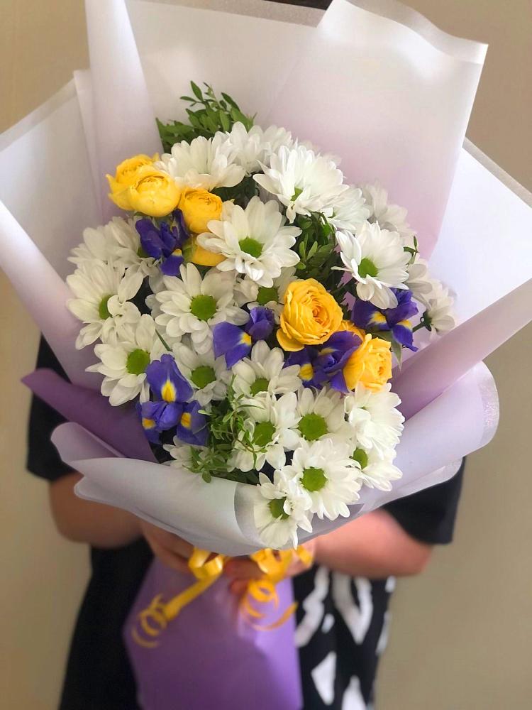 Букет цветов из: Ирисы, Хризантемы и Розы в Фатеево
