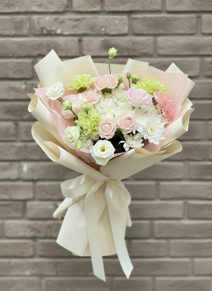 Букет цветов из: Гвоздики, Розы, Лизиантусы и Хризантемы в Фатеево