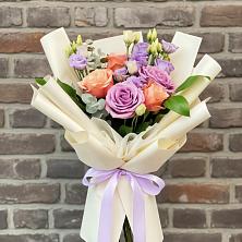 Букет цветов из:  Лизиантусы и Розы в Фатеево