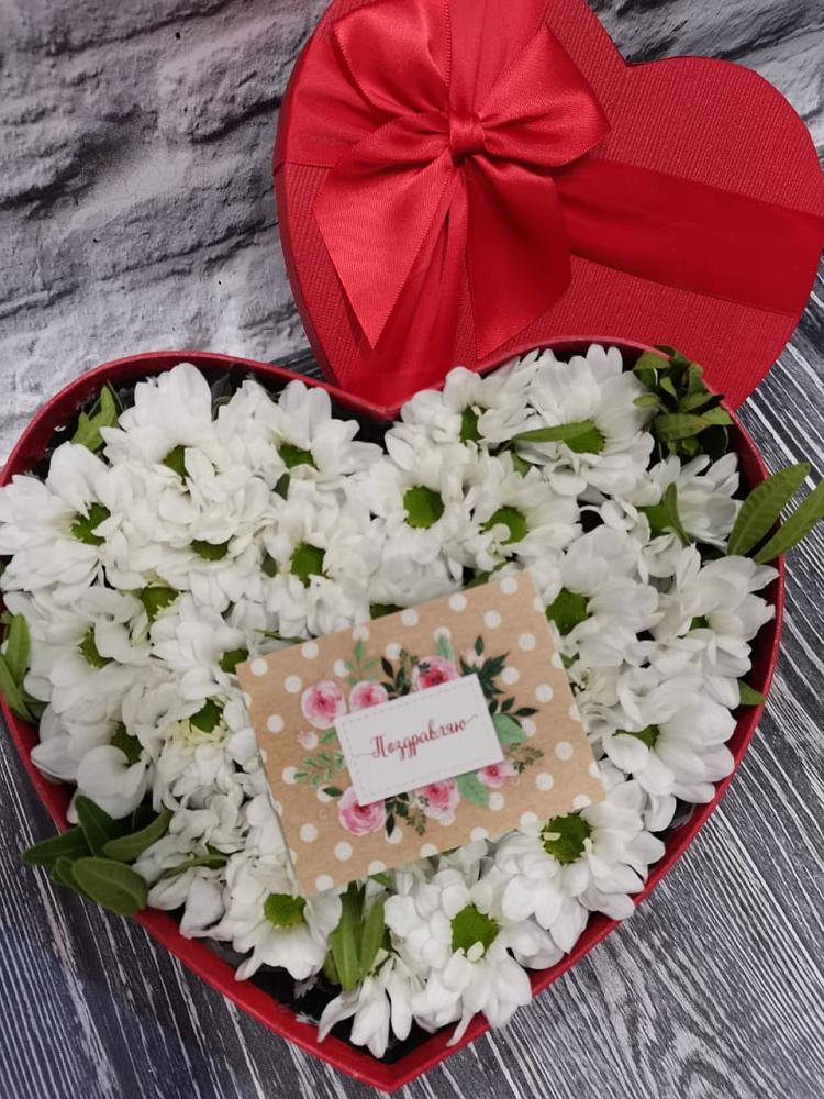 Цветочная композиция из Хризантемы в виде сердца в Фатеево