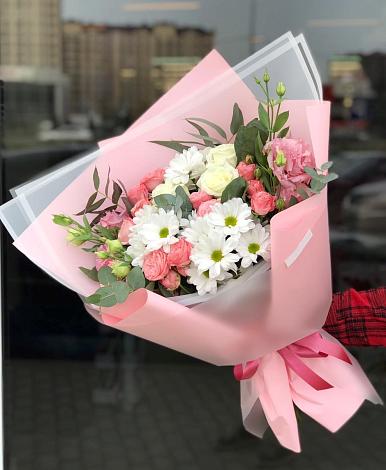 Букет цветов из: Розы, Лизиантусы и Хризантемы в Фатеево