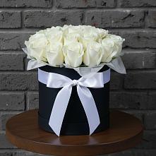 Цветочная композиция из Розы в шляпной коробке в Фатеево